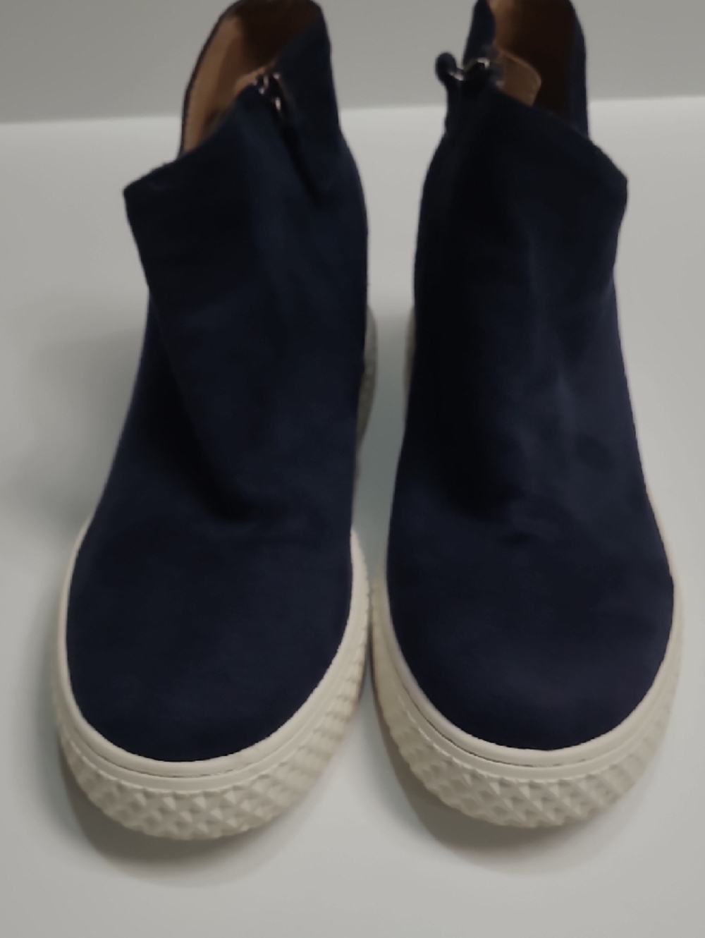Aerosoles Zirah Navy Slip-On Ankle Boots with White Contrast Sole - Size 9 - Picture 8 of 9